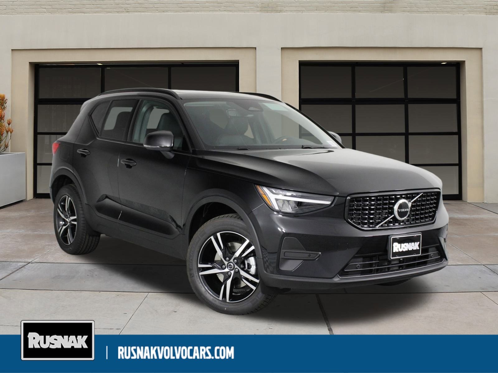 2026 Volvo XC40 Core's photo