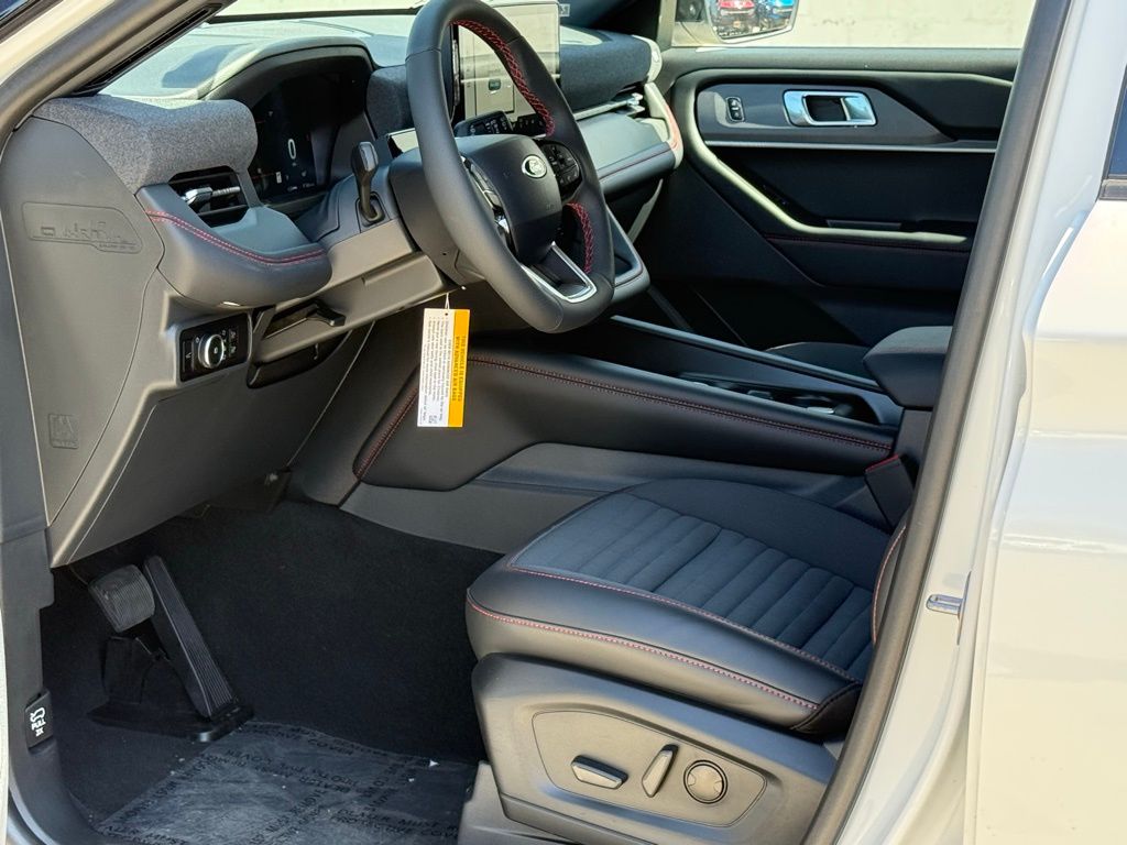 2025 Ford Explorer ST-Line photo 3