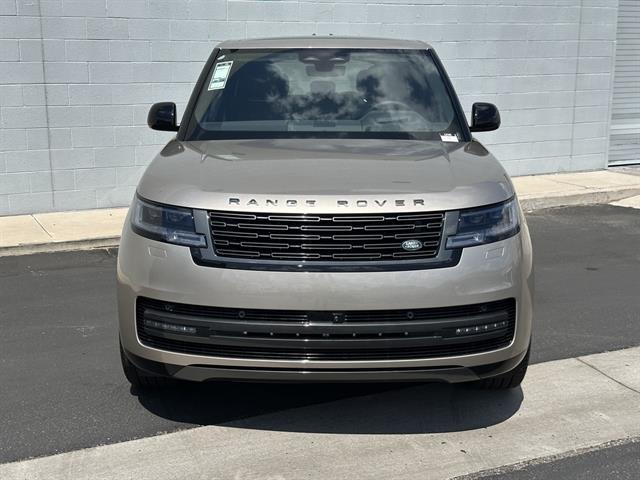 2025 Land Rover Range Rover SE photo 4