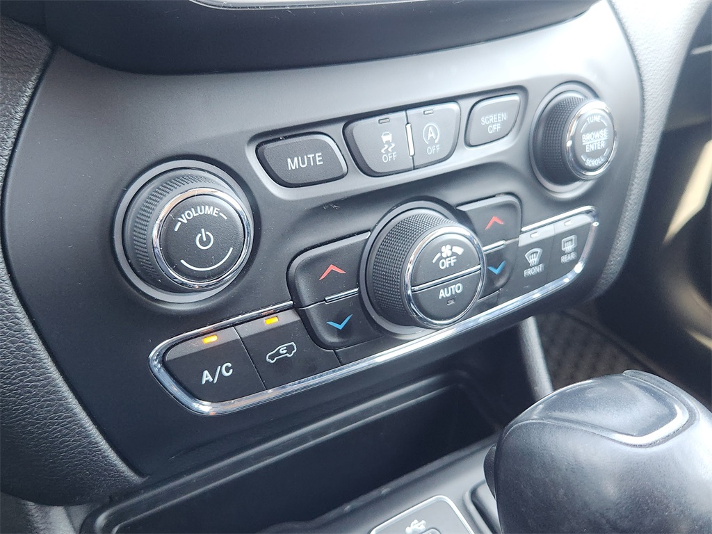 2019 Jeep Cherokee Trailhawk photo 13