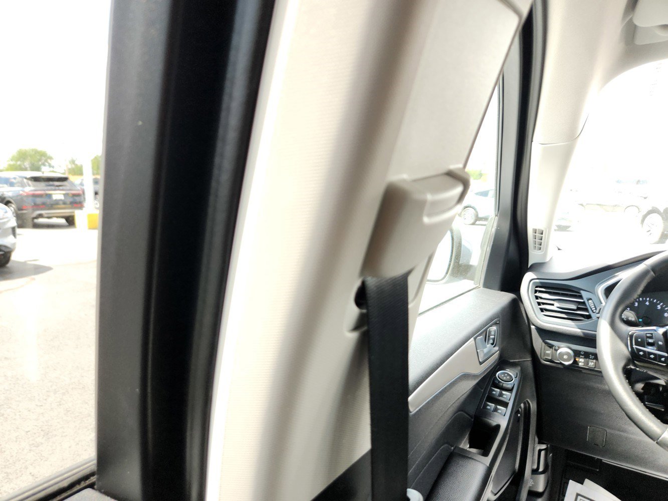 2022 Ford Escape SEL photo 29