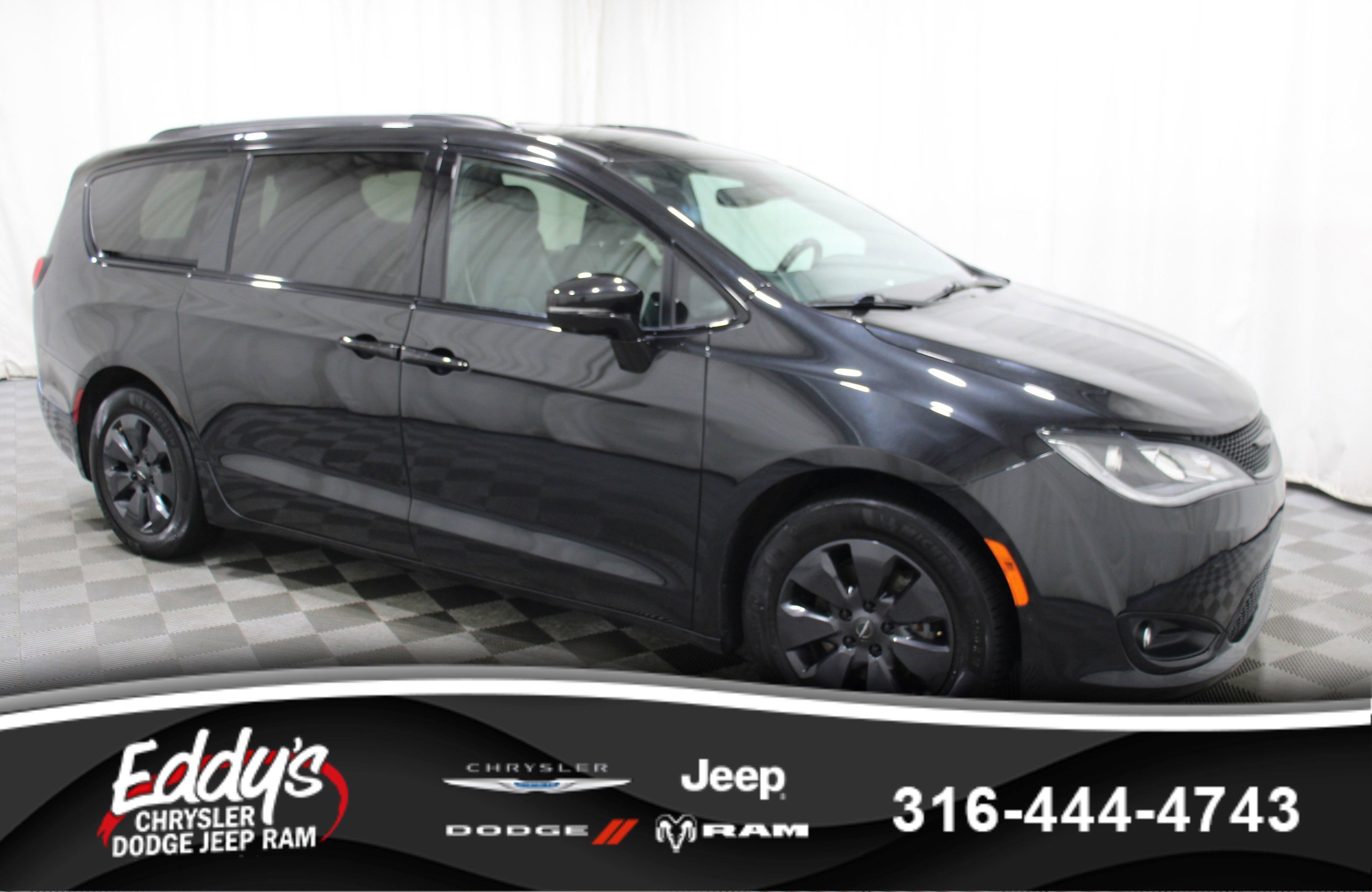 2020 Chrysler Pacifica Hybrid Limited's photo