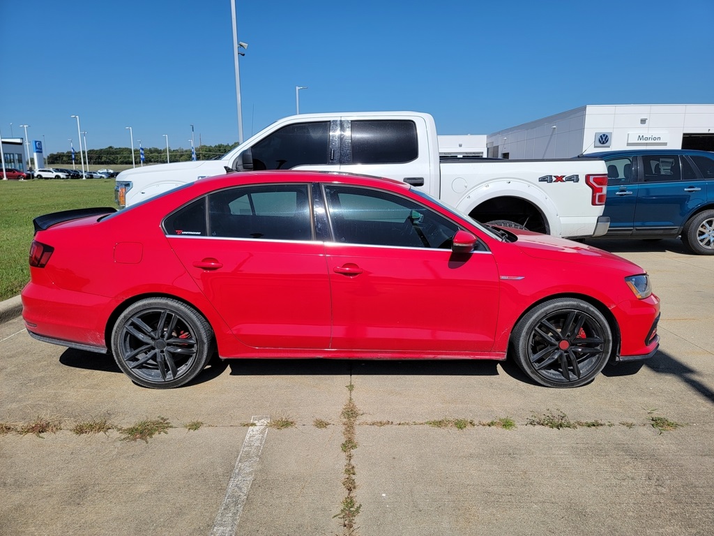 2017 Volkswagen Jetta GLI photo 2