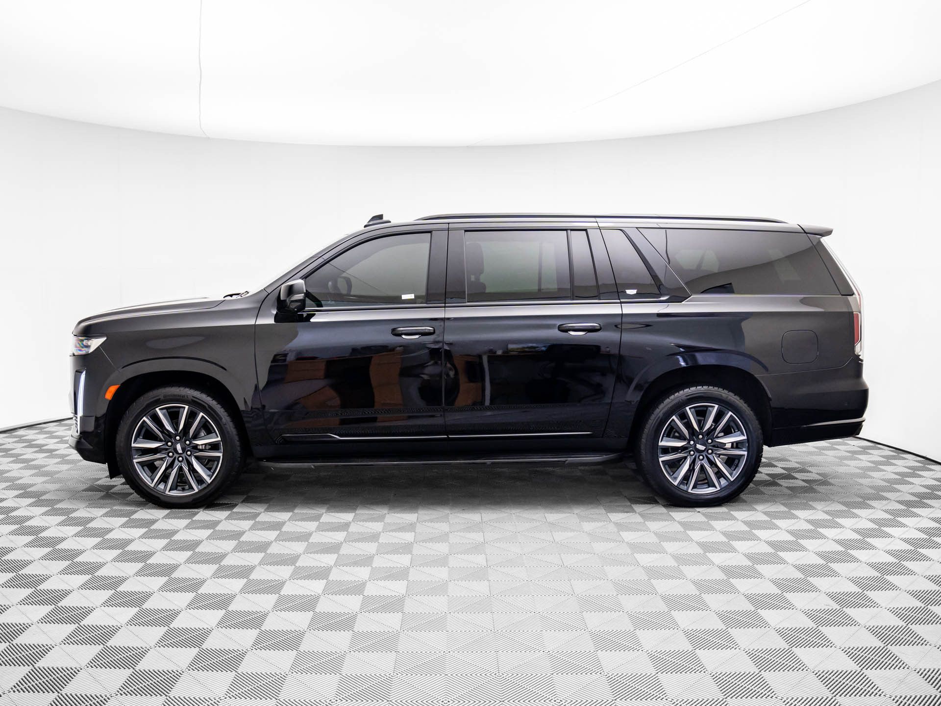 2023 Cadillac Escalade ESV Sport photo 4