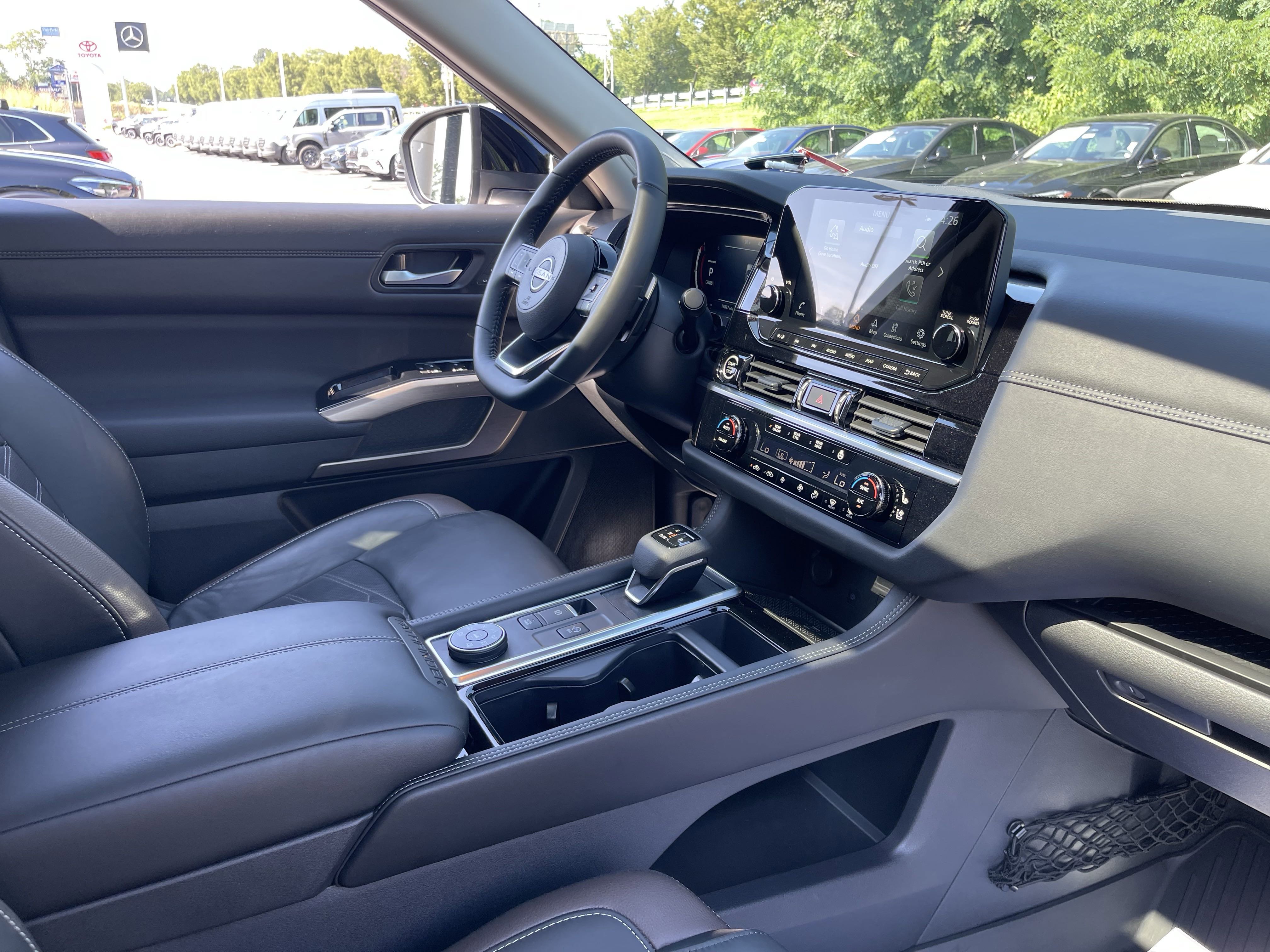 2024 Nissan Pathfinder Platinum photo 16