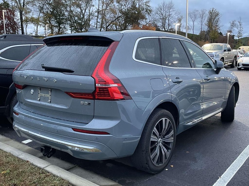 2023 Volvo XC60 B5 Plus photo 4