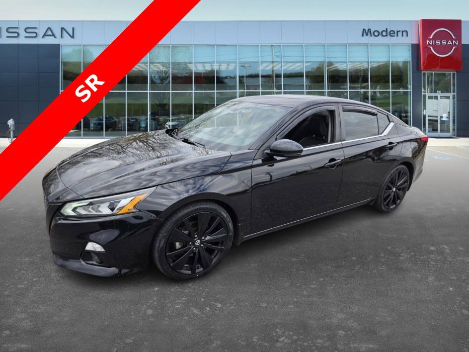 2022 Nissan Altima SR's photo