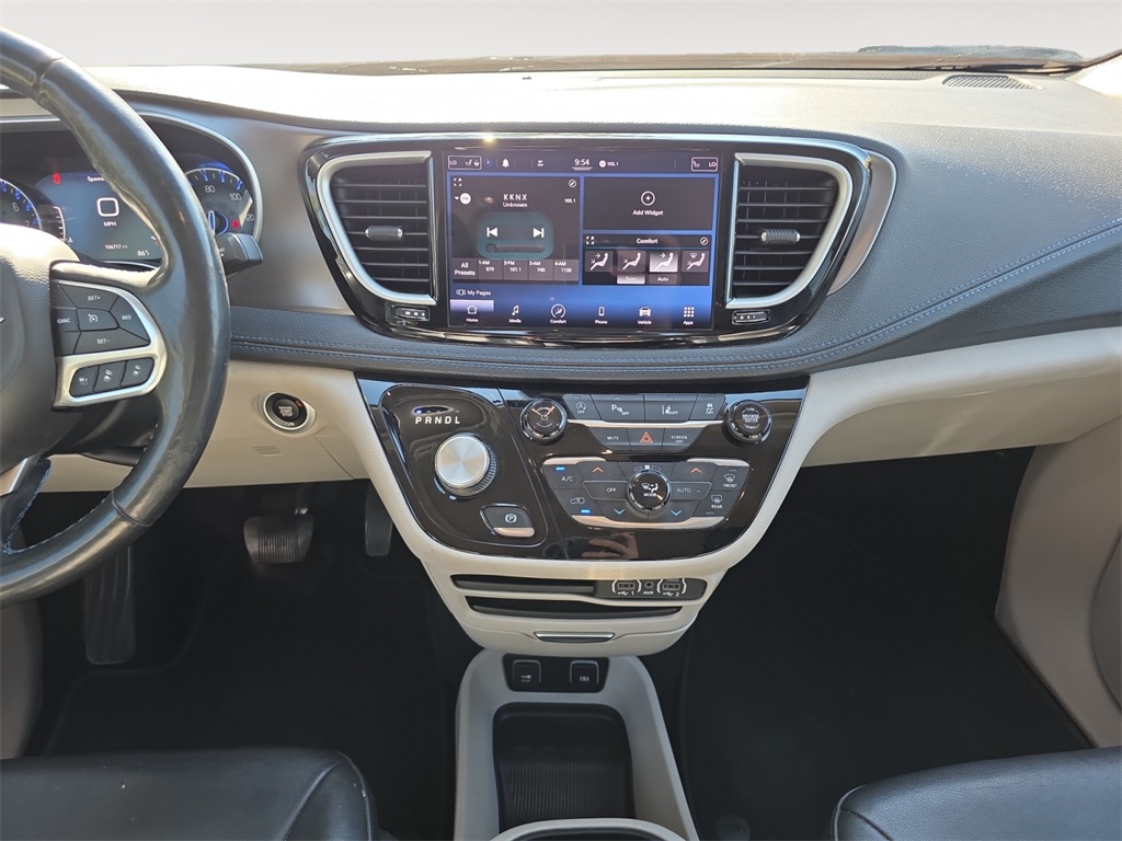2021 Chrysler Pacifica Touring L photo 11