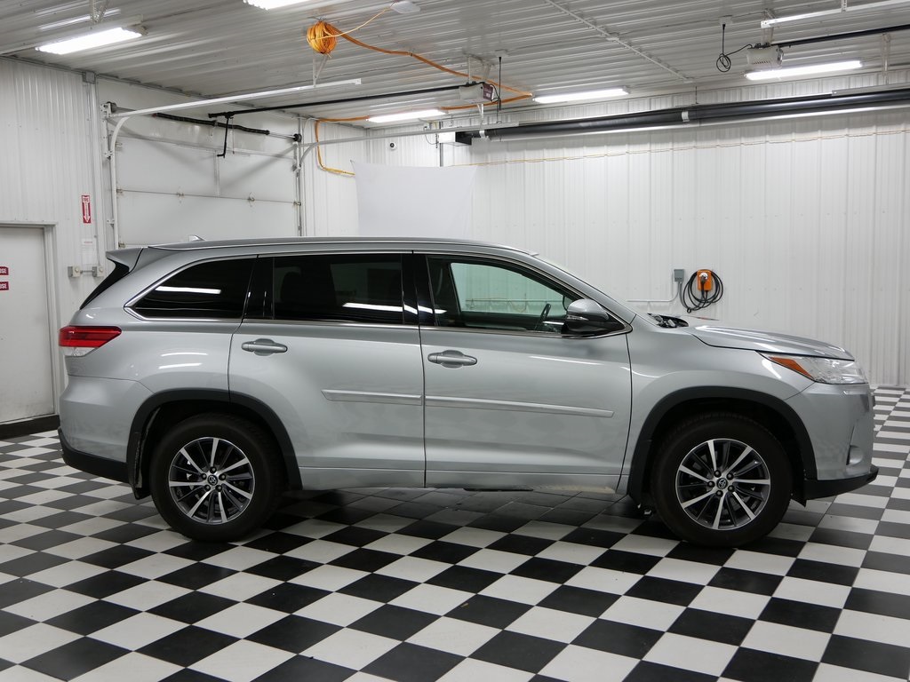 Used 2018 Toyota Highlander XLE with VIN 5TDJZRFH3JS814167 for sale in Rochester, Minnesota