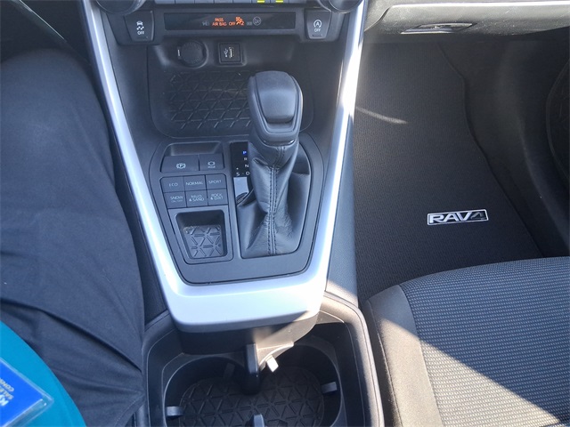 2023 Toyota RAV4 LE photo 10