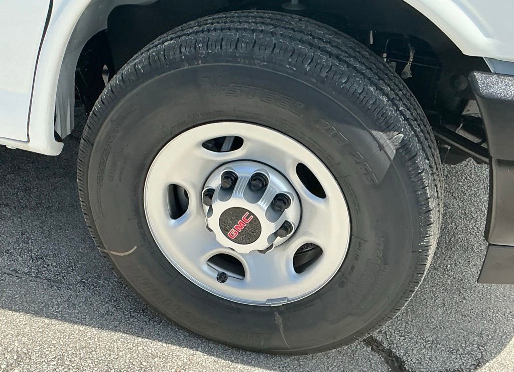 2025 Gmc Savana Cargo 2500 photo 4