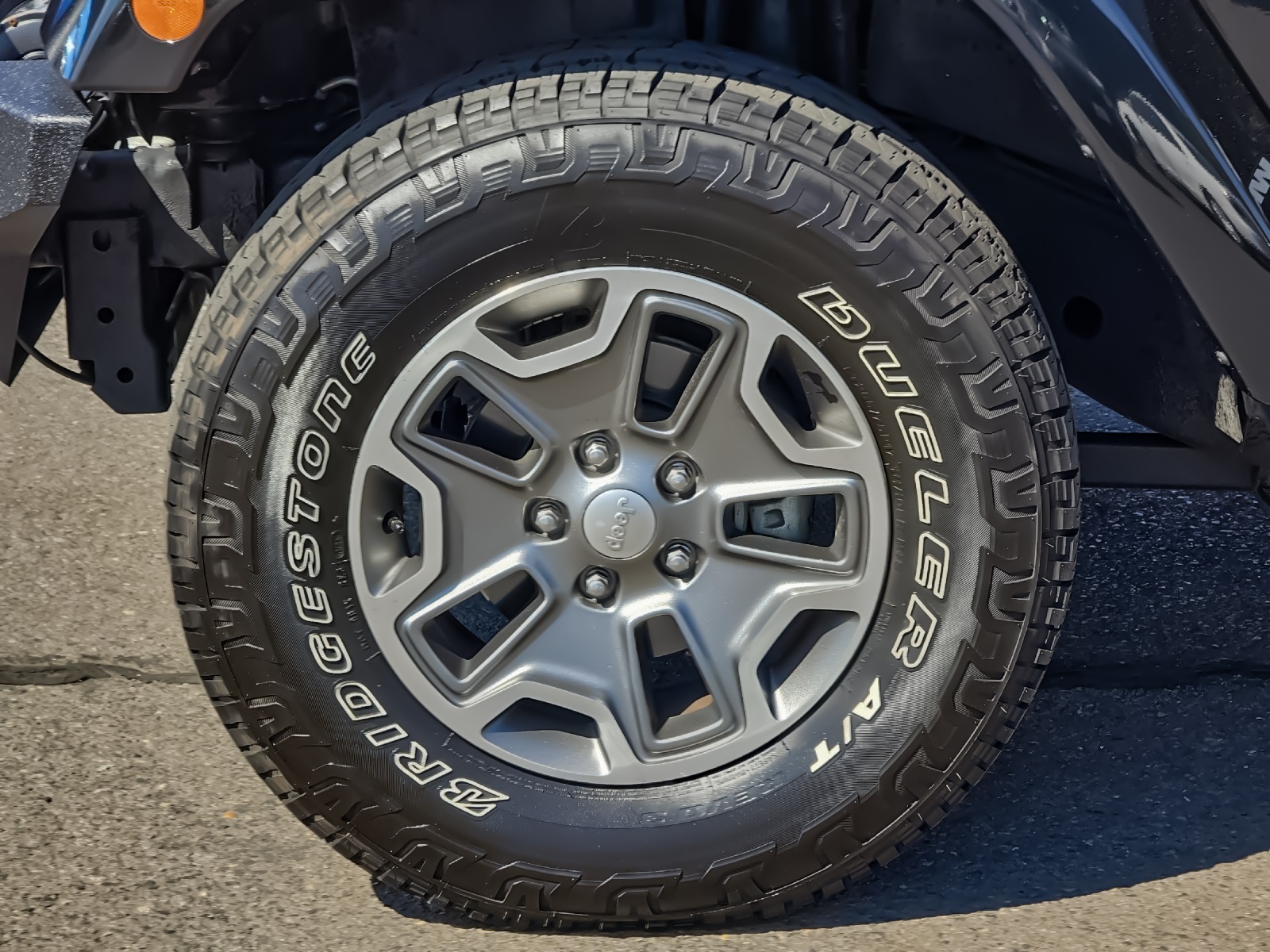 2014 Jeep Wrangler Sahara photo 23