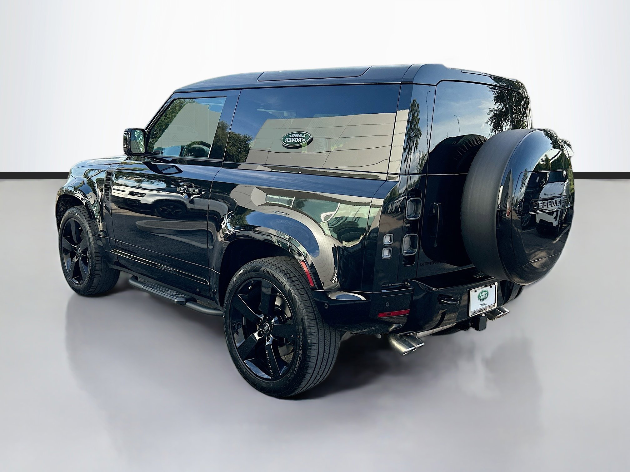 2025 Land Rover Defender 90 V8 photo 3