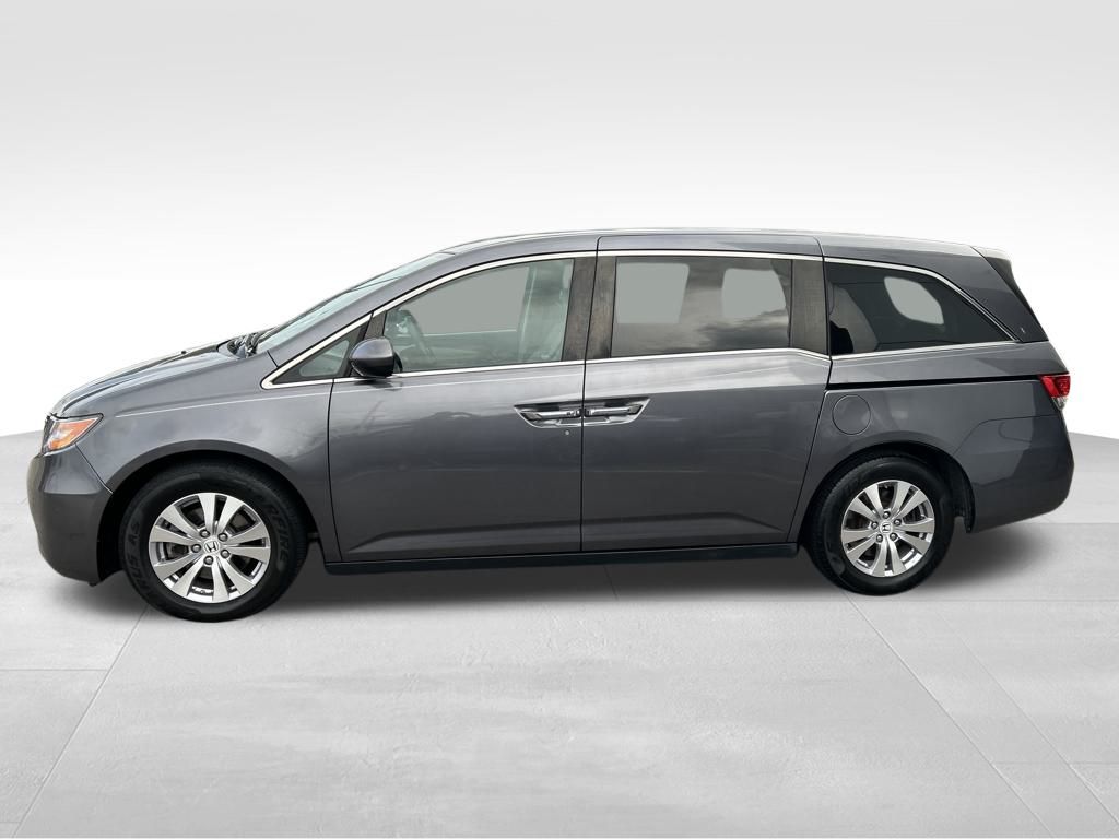 2016 Honda Odyssey SE photo 2