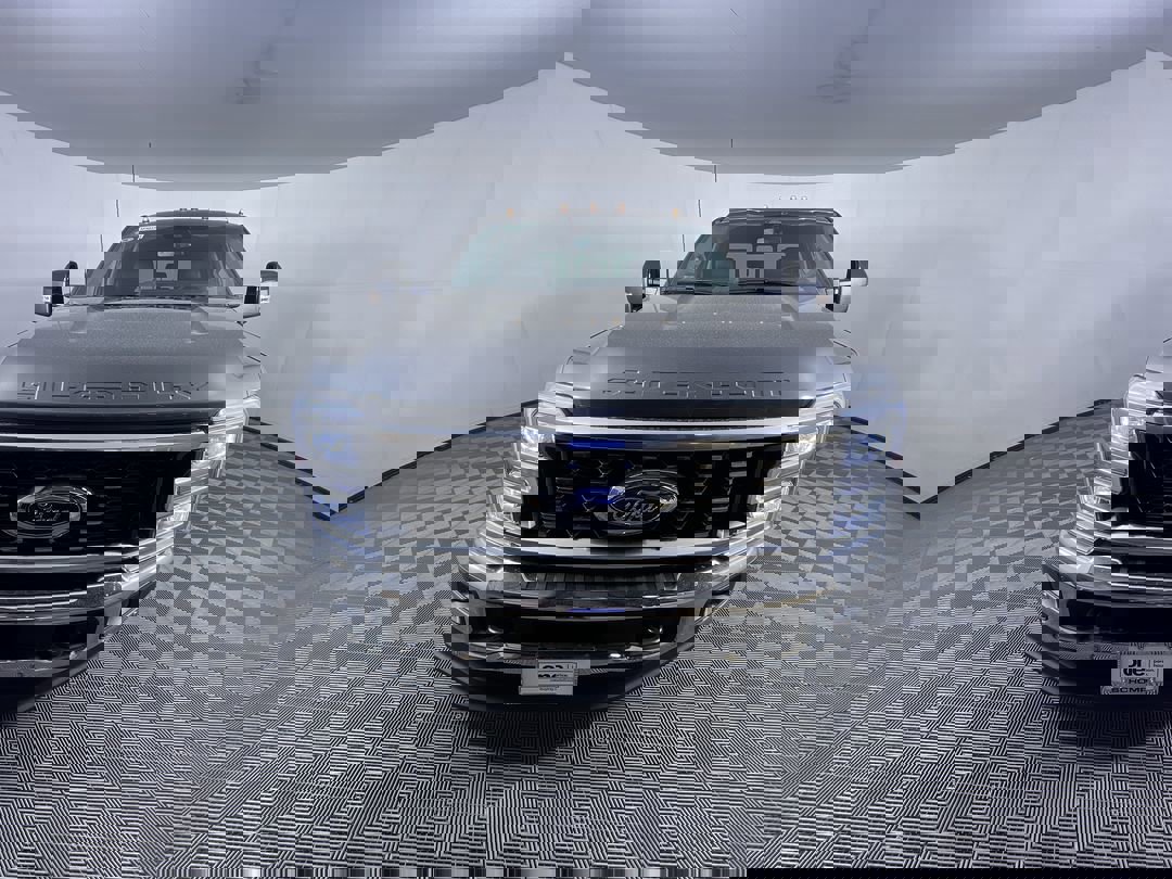 2025 Ford F-350 Lariat photo 3