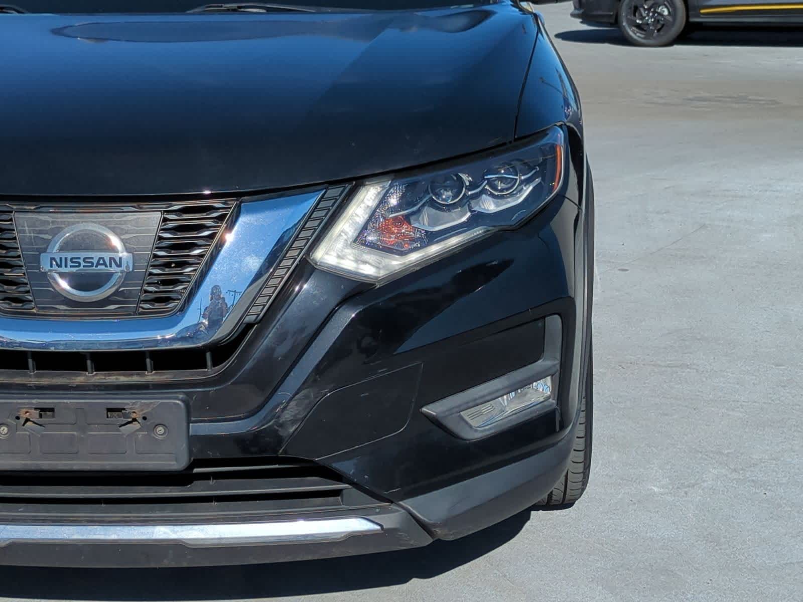 2017 Nissan Rogue SL photo 10