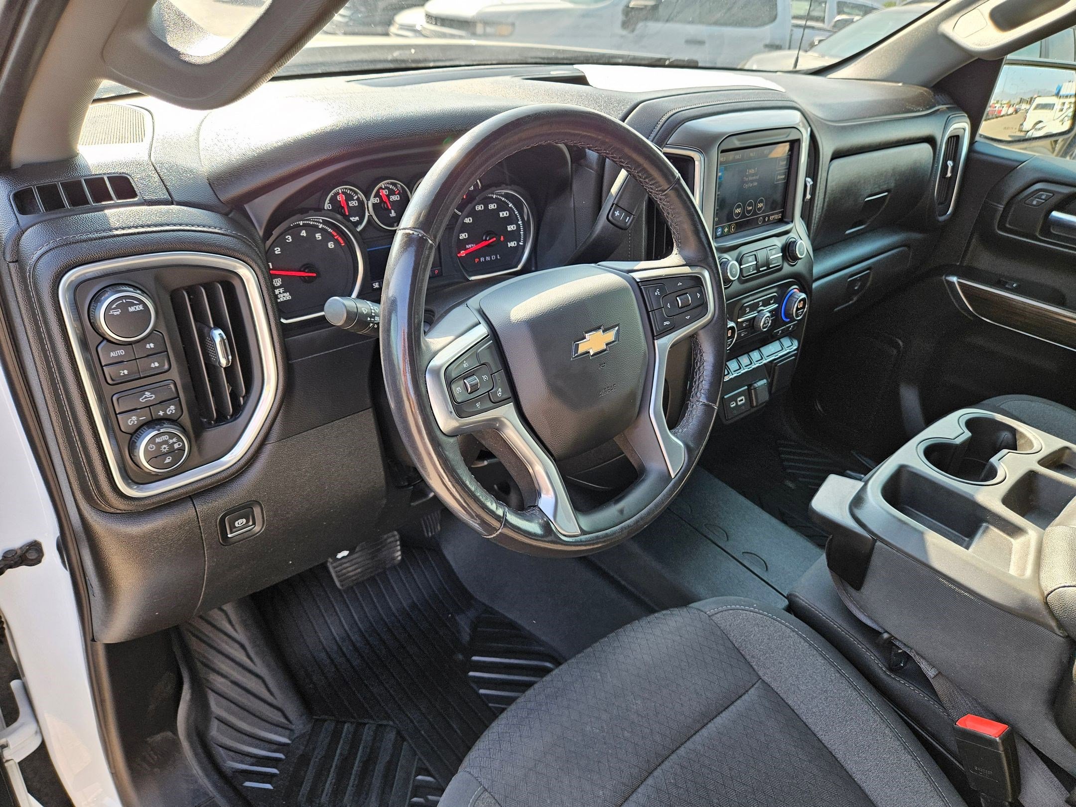 2022 Chevrolet Silverado 1500 LT photo 10