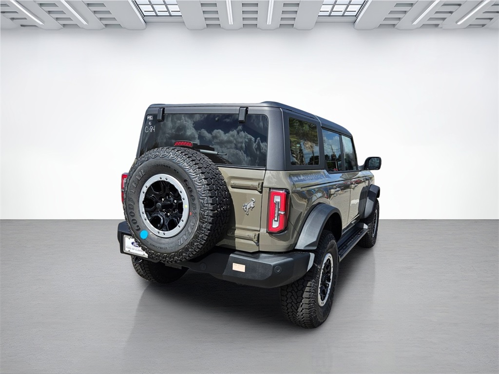 2025 Ford Bronco Outer Banks photo 2