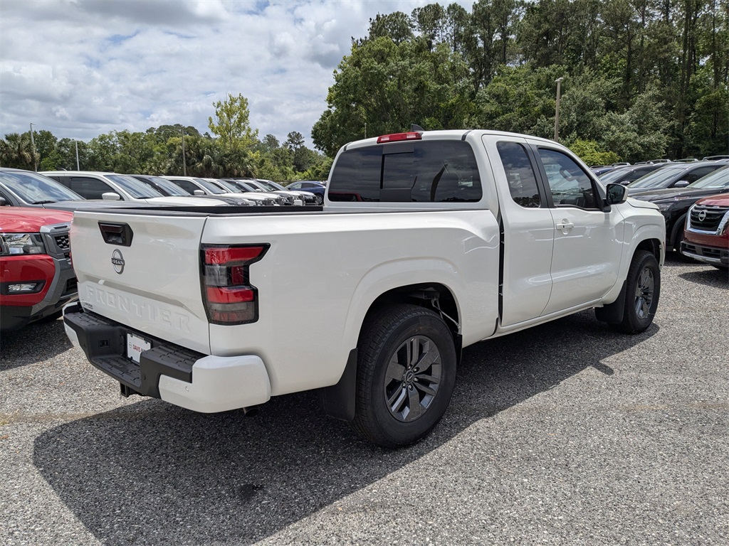 2025 Nissan Frontier SV photo 4