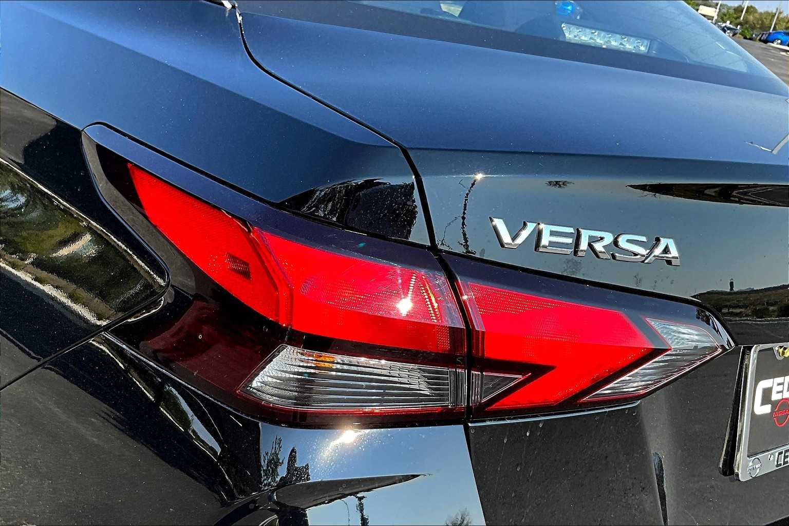 2025 Nissan Versa SV photo 14