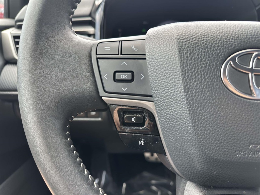 2025 Toyota Camry SE photo 12