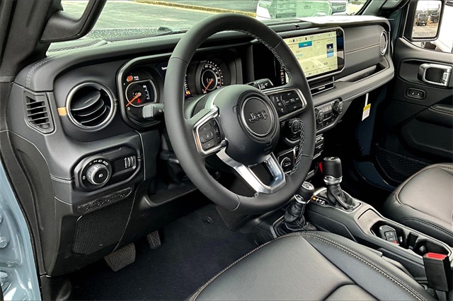 2026 Jeep Wrangler Sahara photo 4