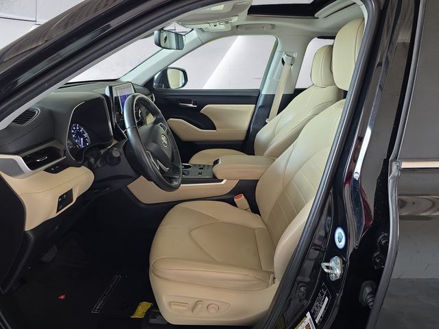 2023 Toyota Highlander L photo 6