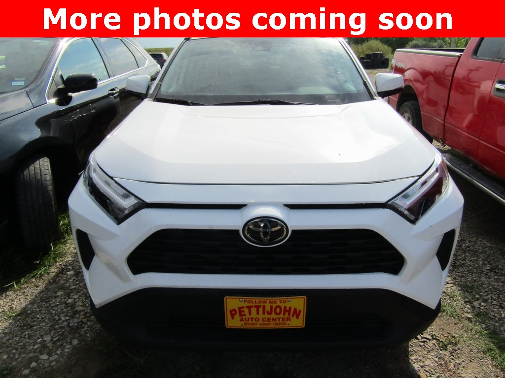 2022 Toyota RAV4 XLE photo 8