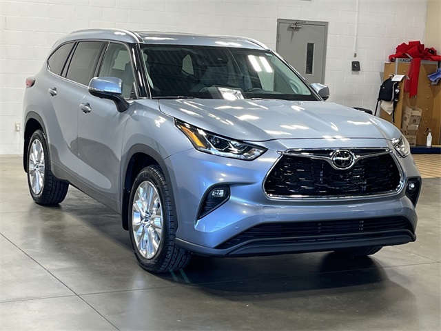 2023 Toyota Highlander Limited photo 3