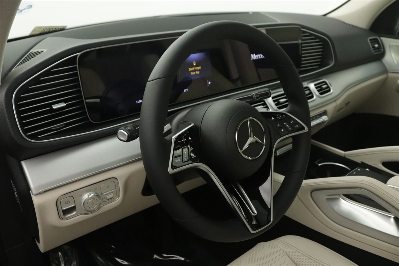 2026 Mercedes Benz GLE 580 4MATIC photo 2
