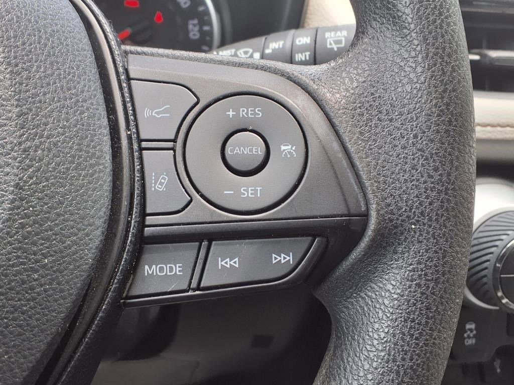 2020 Toyota RAV4 XLE photo 12