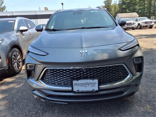 2025 Buick Encore GX Avenir photo 2