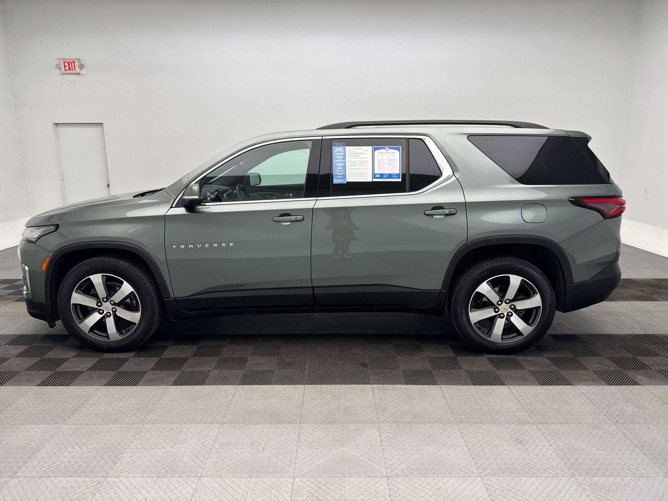 2023 Chevrolet Traverse Leather photo 2