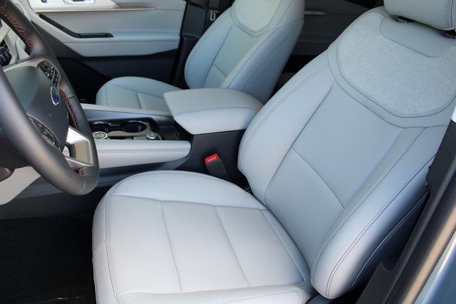 2025 Ford Explorer photo 16