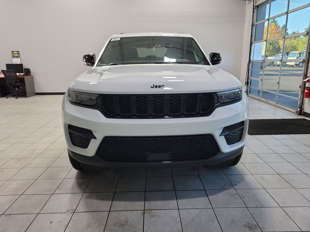 2025 Jeep Grand Cherokee Altitude X photo 2
