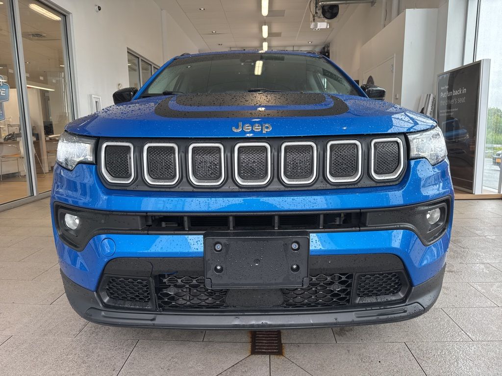 2022 Jeep Compass Latitude photo 2