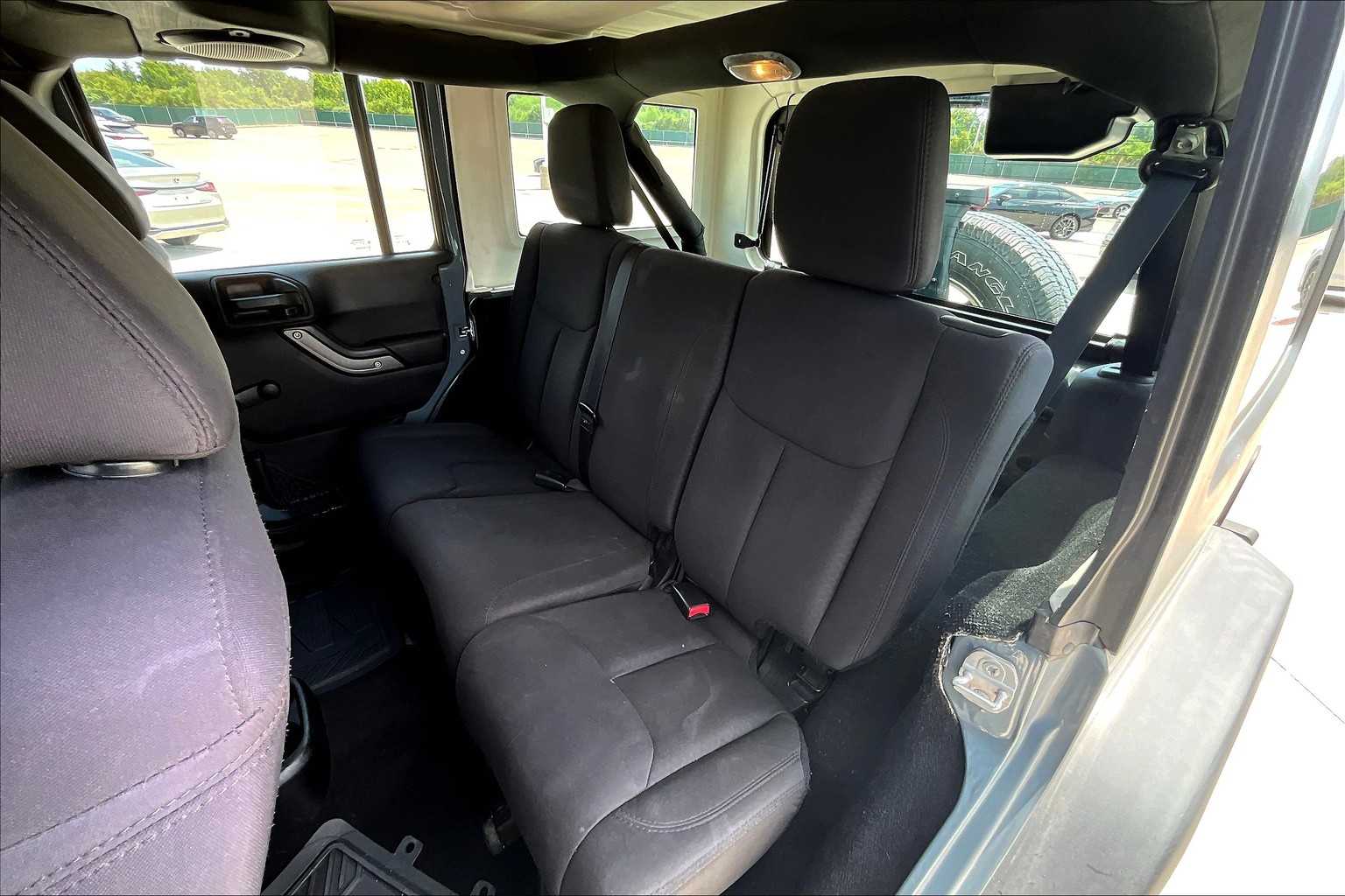 2014 Jeep Wrangler Unlimited Sport photo 18