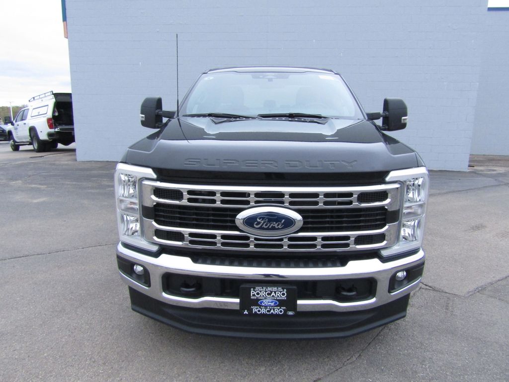 2025 Ford F-250 XLT photo 3