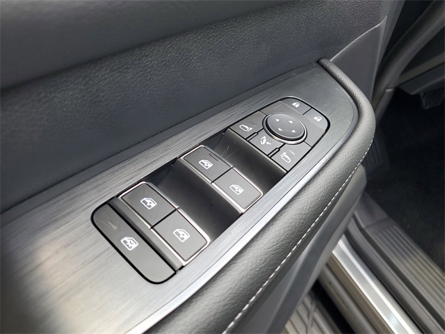 2025 Nissan Armada SL photo 17