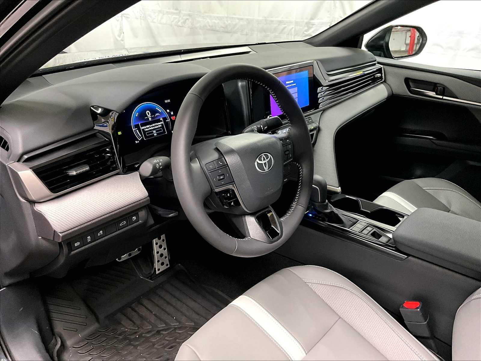 2025 Toyota Camry SE photo 8