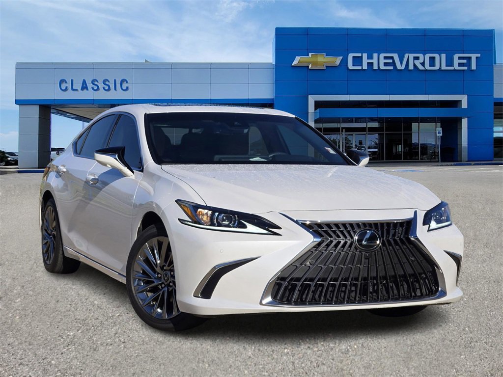 2024 Lexus ES Hybrid 300h Luxury's photo