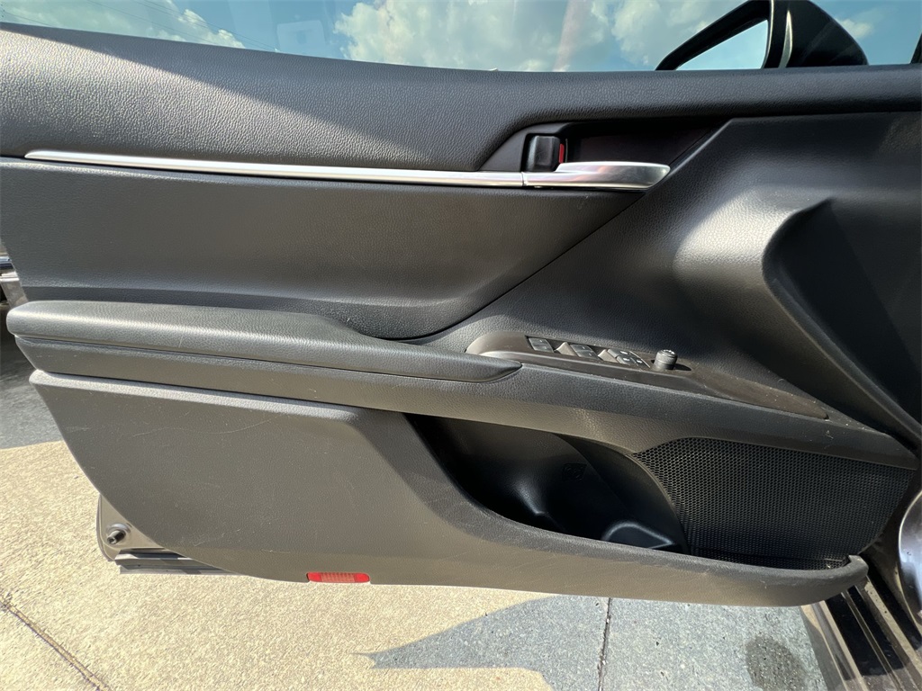 2022 Toyota Camry SE photo 26