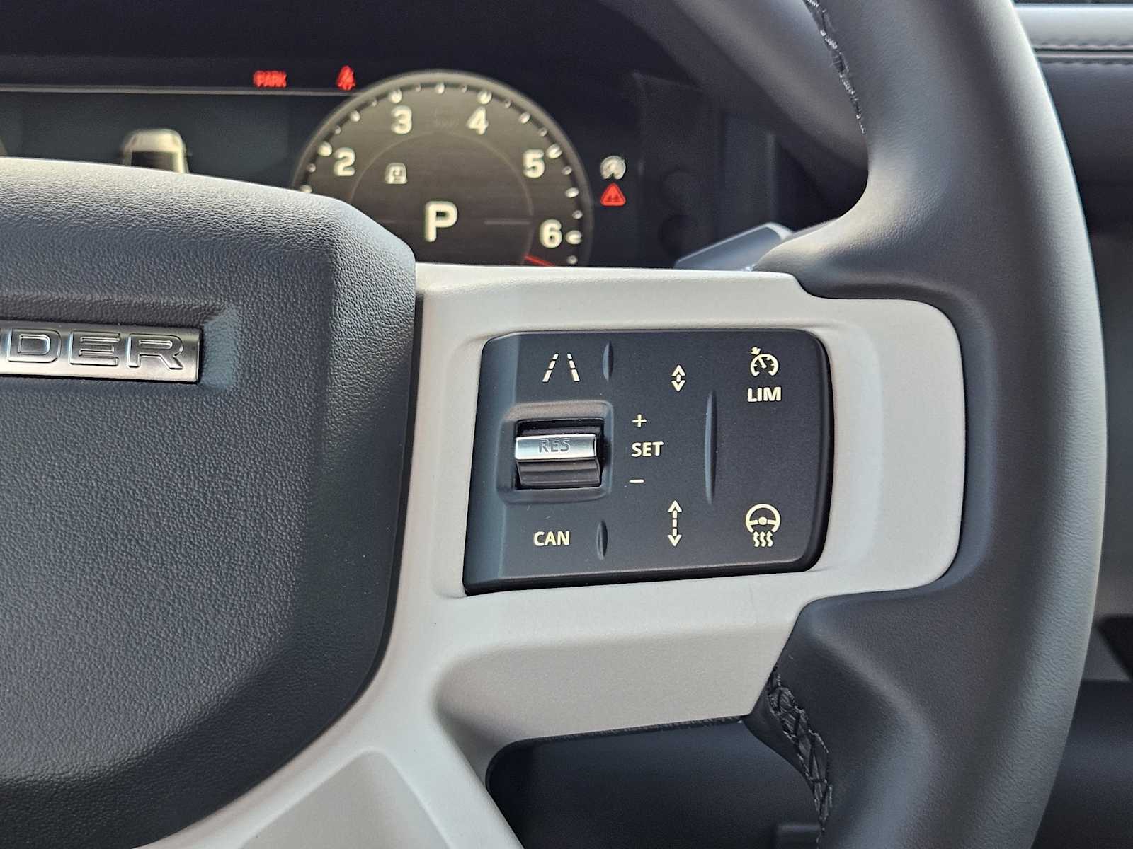 2025 Land Rover Defender 110 X-Dynamic SE photo 29