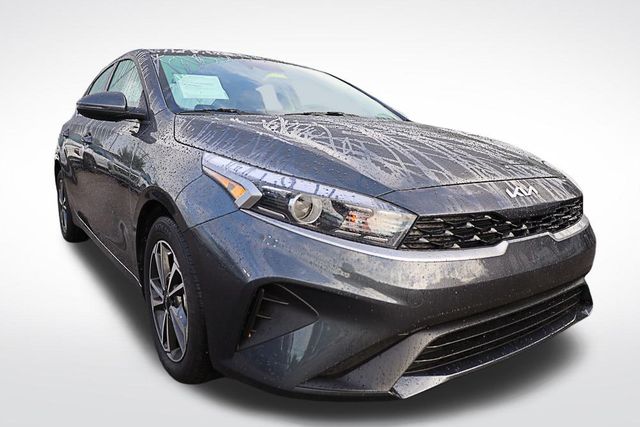 2024 Kia Forte LXS photo 2