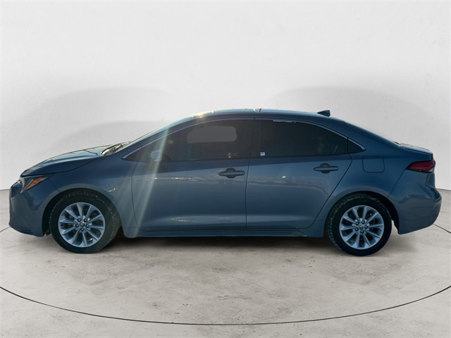 2020 Toyota Corolla XLE photo 2