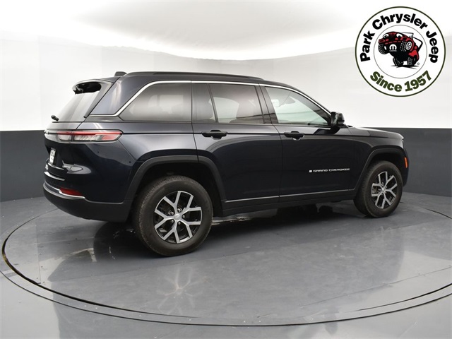 2024 Jeep Grand Cherokee Limited photo 3