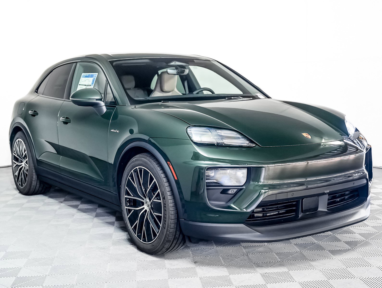 2025 Porsche Macan Electric photo 8