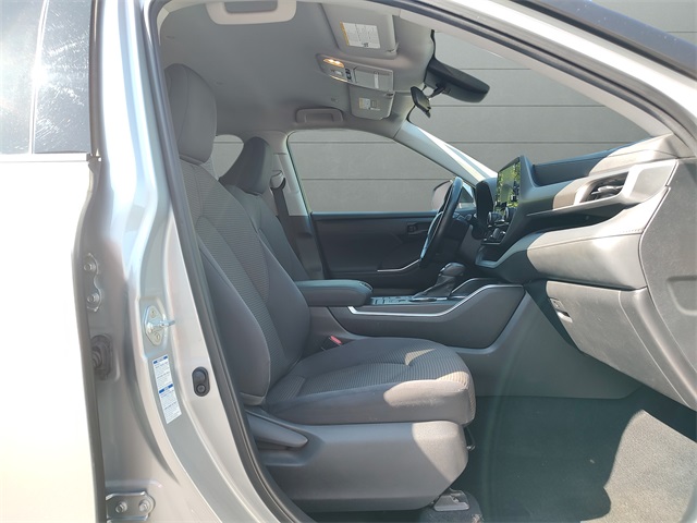 2021 Toyota Highlander LE photo 11