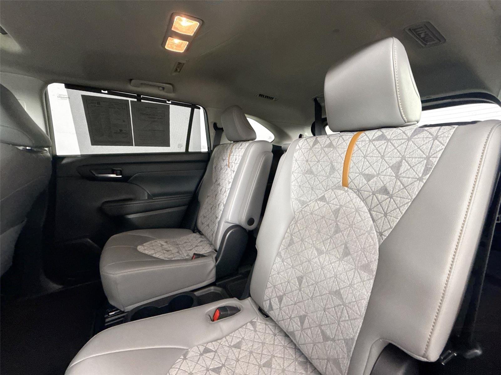 2023 Toyota Highlander Hybrid Bronze Edition photo 29