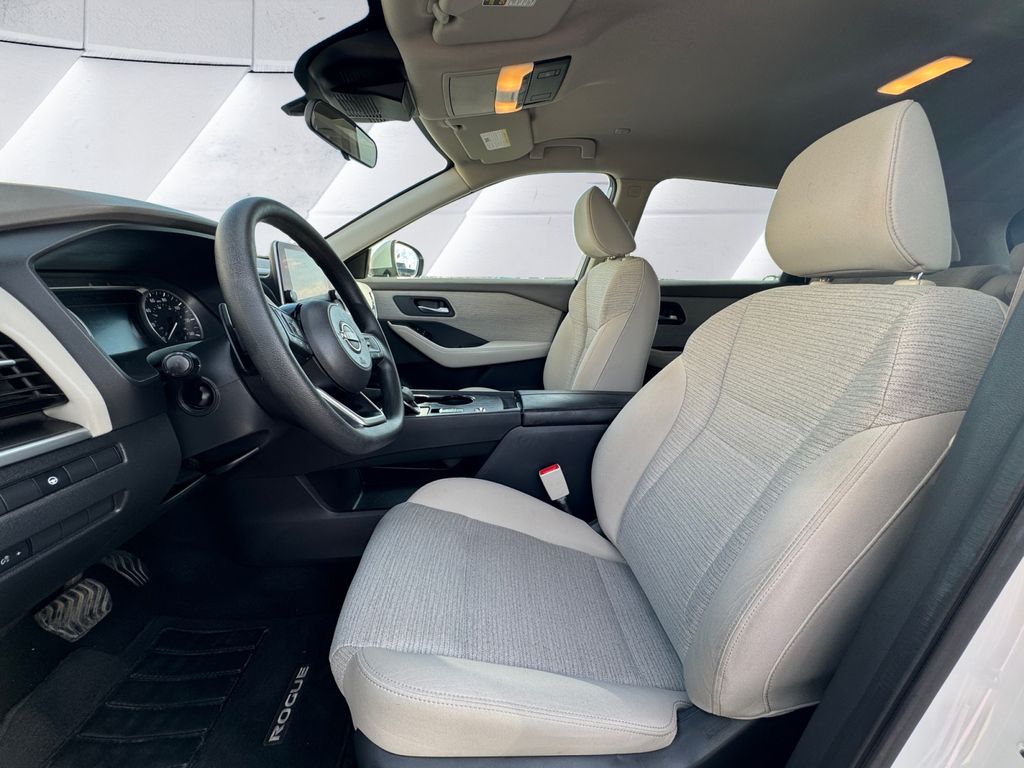 2022 Nissan Rogue SV photo 7